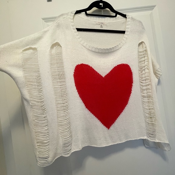 White and red heart sweater 3/4 sleeve. Size S/M - Picture 2 of 3
